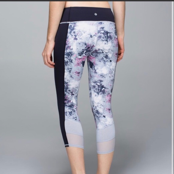LuLu Lemon 3/4 Yoga Pants - Picture 2 of 6